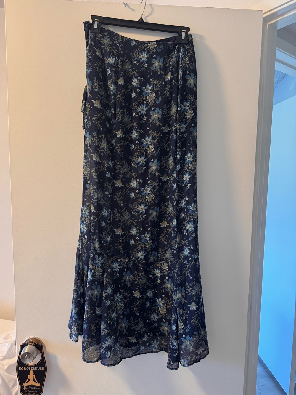 Free People Tie-Side Detail Floral Print Boho Maxi Skirt - Size 4, NWT - Picture 3 of 5